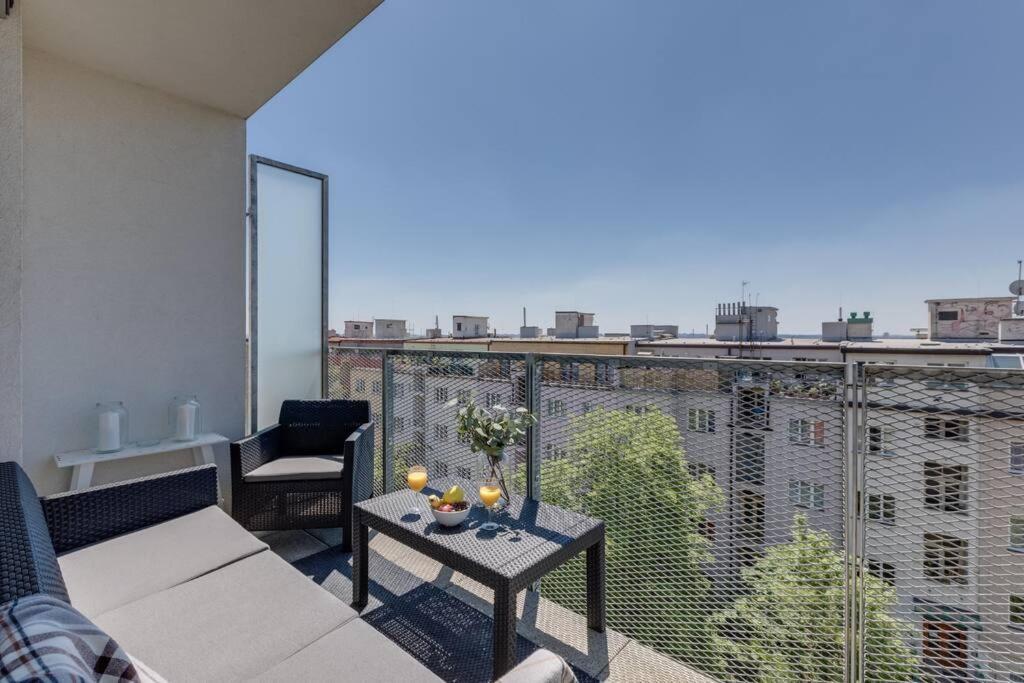 Jt'S Apartments Korunni Str. Prag Exteriör bild