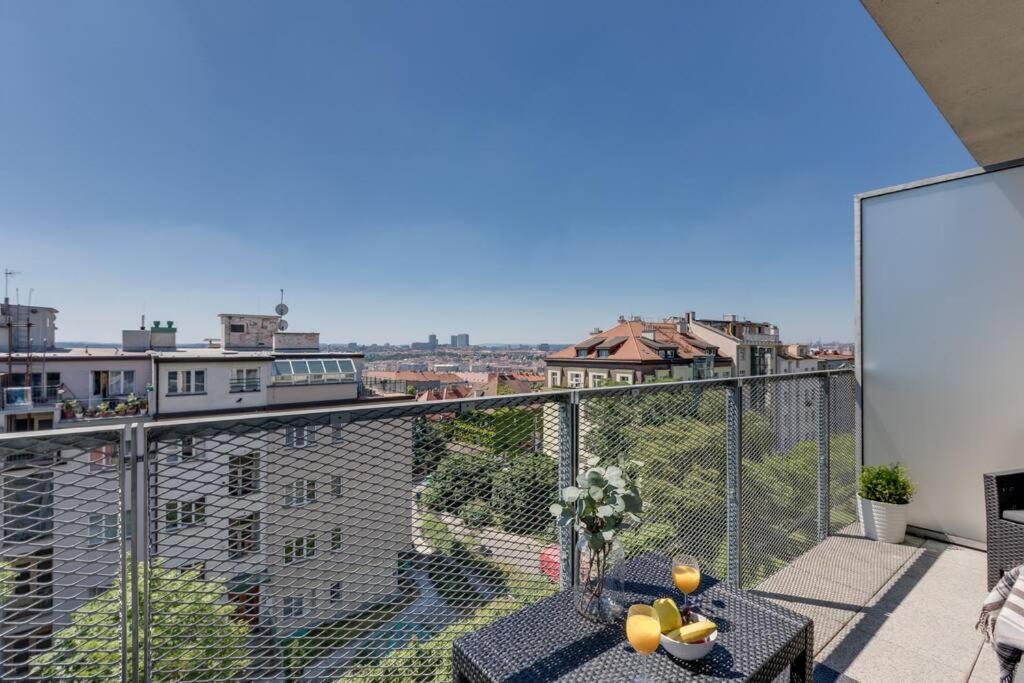 Jt'S Apartments Korunni Str. Prag Exteriör bild