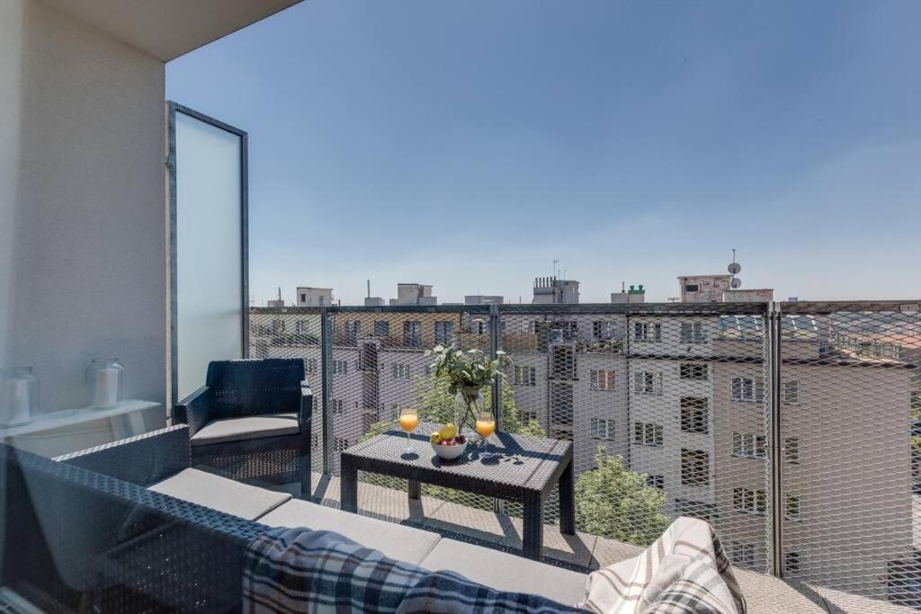 Jt'S Apartments Korunni Str. Prag Exteriör bild