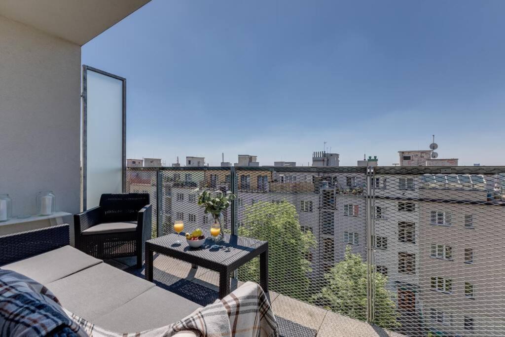 Jt'S Apartments Korunni Str. Prag Exteriör bild