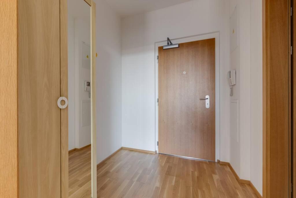 Jt'S Apartments Korunni Str. Prag Exteriör bild